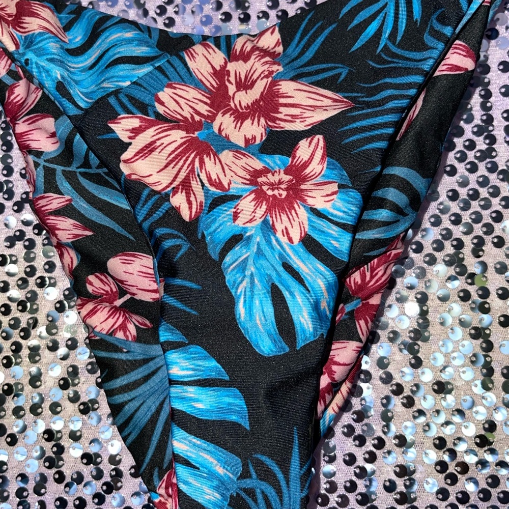 Flower Bikini 🌸 - Picture 4 of 7